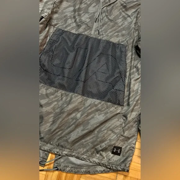 Under Armour Men's Gray Camo Windbreaker - Picture 2 of 4